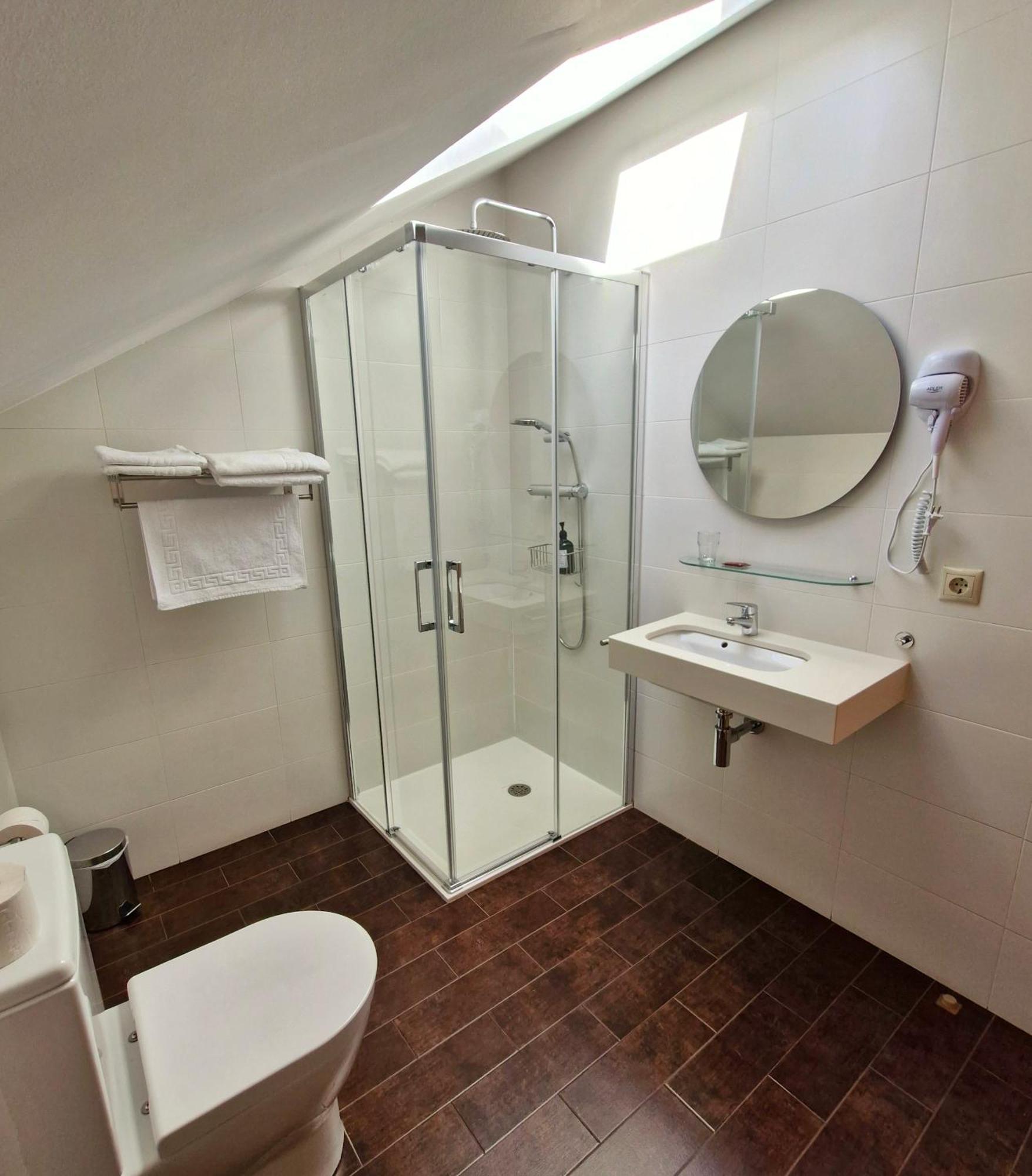 Hotel Dabeleira Luarca Bagian luar foto
