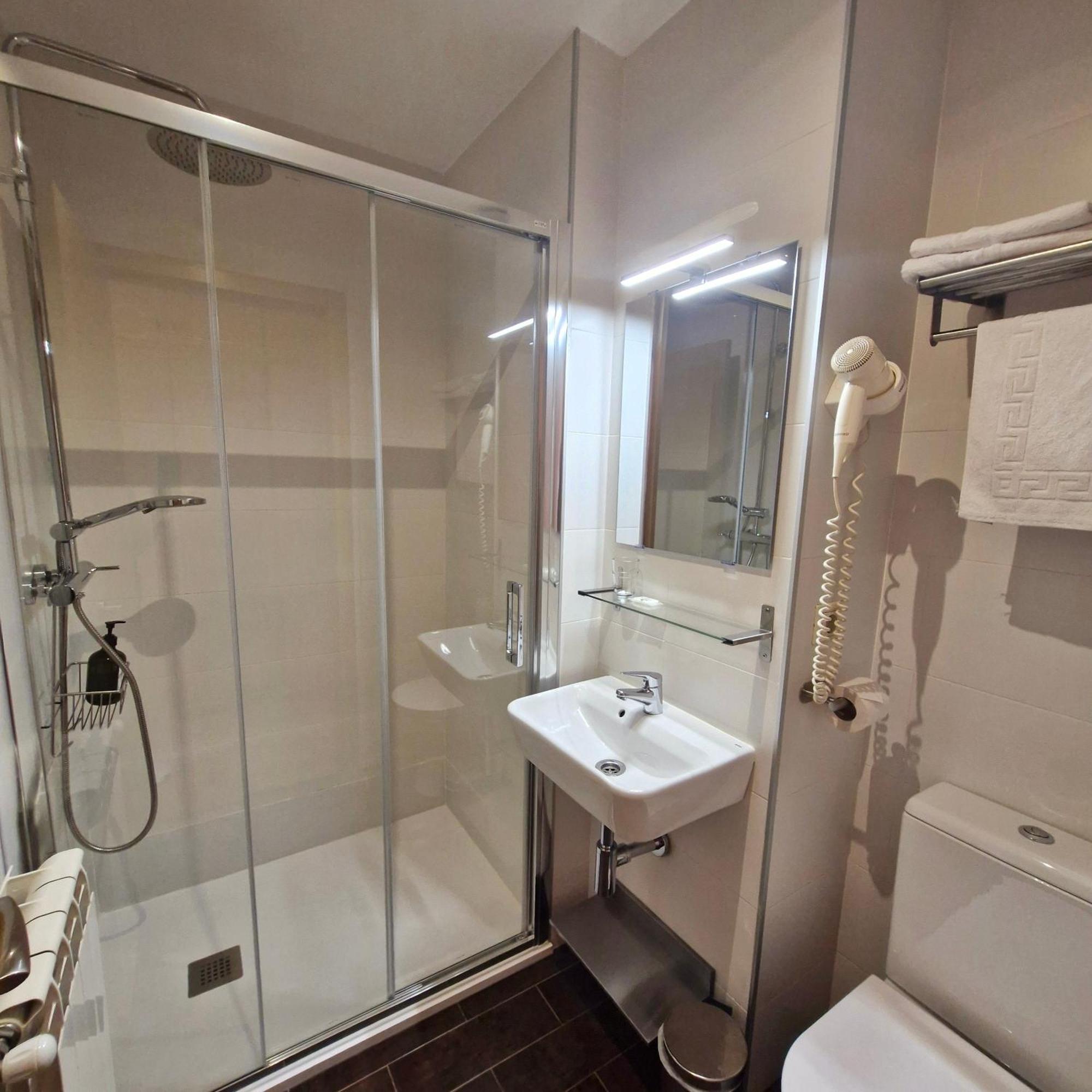 Hotel Dabeleira Luarca Bagian luar foto